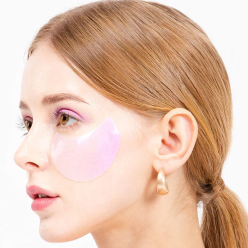 Firming and anti-wrinkle Retinol patches for targeted treatment of fine lines and puffiness.
