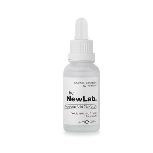 Hydrating face serum with hyaluronic acid and vitamin B5 for smooth, plump skin, providing deep moisture and protection.